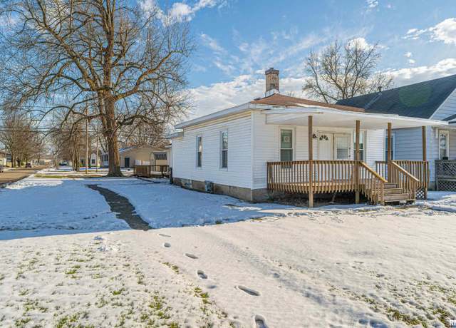 Property at 728 N Kickapoo St, Lincoln, IL 62656, 3 beds, 1.5 baths
