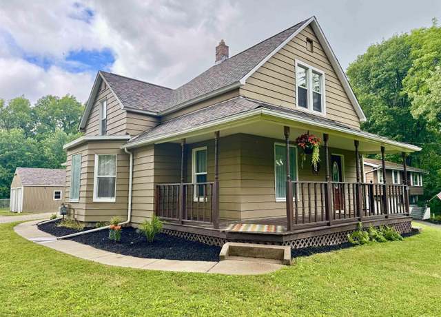 Property at 4306 10th Ave, Moline, IL 61265, 3 beds, 1.5 baths