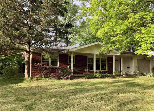 Property at 1404 W Taylor Dr, Carbondale, IL 62901, 3 beds, 2 baths