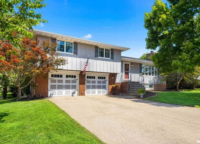 Property at 421 Crestview Dr, Metamora, IL 61548, 3 beds, 2 baths