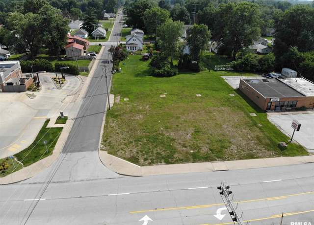 Property at 707 W Jackson St, Macomb, IL 61455
