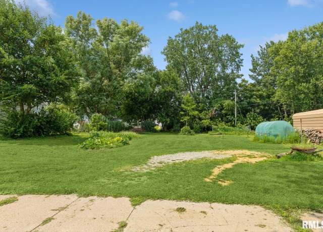 Property at 2512 Roosevelt St, Clinton, IA 52732