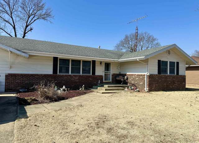 Property at 504 Easthaven Dr, Centralia, IL 62801, 3 beds, 2 baths