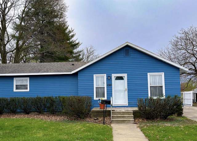 Property at 1021 E Elm St, Macomb, IL 61455, 3 beds, 2 baths
