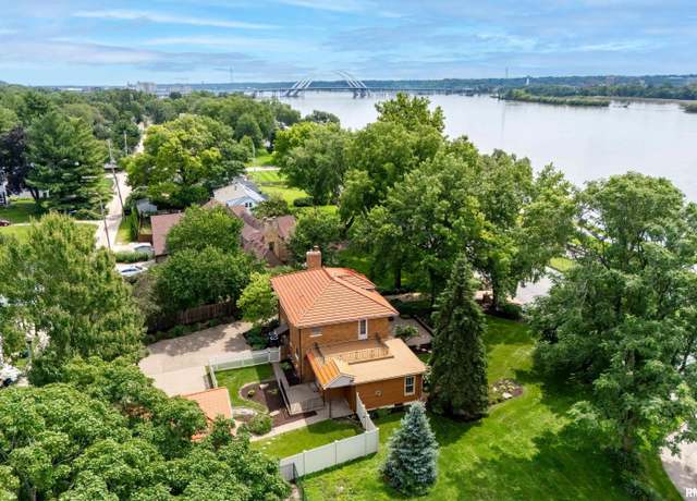 Property at 248 River Dr, Bettendorf, IA 52722, 3 beds, 3 baths