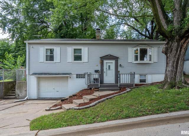 Property at 15 Riverview Ln, Bettendorf, IL 52722, 3 beds, 2 baths