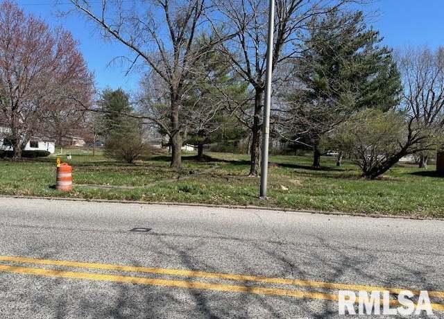 Property at 1074 N Main St, Jacksonville, IL 62650