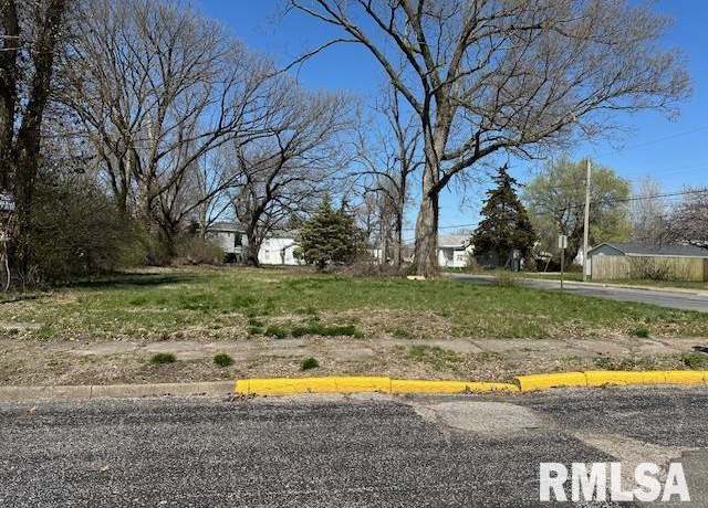 Property at 358 E Court St, Jacksonville, IL 62650