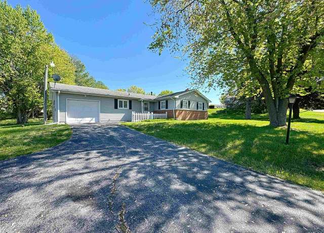 Property at 8405 Ridgewood Rd, Rock Island, IL 61201-7607, 4 beds, 2 baths