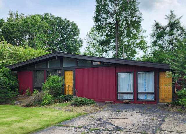 Property at 502 S Dixon St, Carbondale, IL 62901, 3 beds, 2 baths