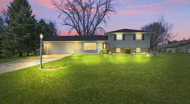 Photo of 205 Northern Oaks Dr, Groveland, IL 61535