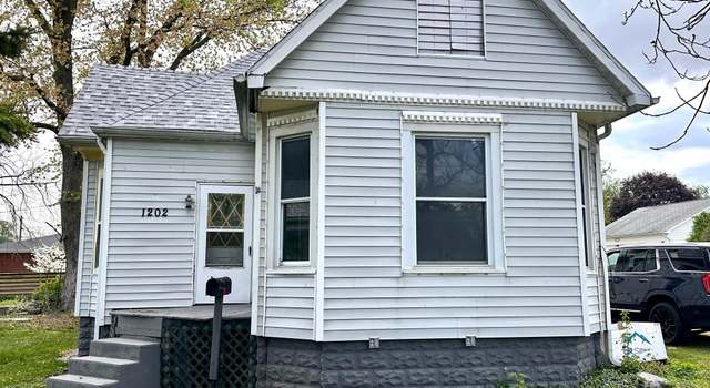 Photo of 1202 S Main St, Jacksonville, IL 62650
