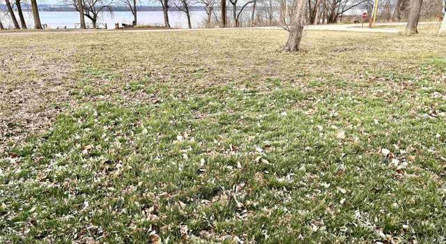 Photo of 808 N Lake St, Spring Bay, IL 61611