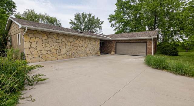 Photo of 1135 Fairlane Dr, Bettendorf, IA 52722
