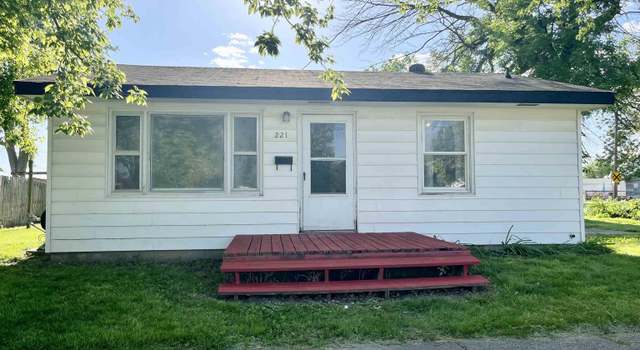 Photo of 221 N Roodhouse Ave, Roodhouse, IL 62082