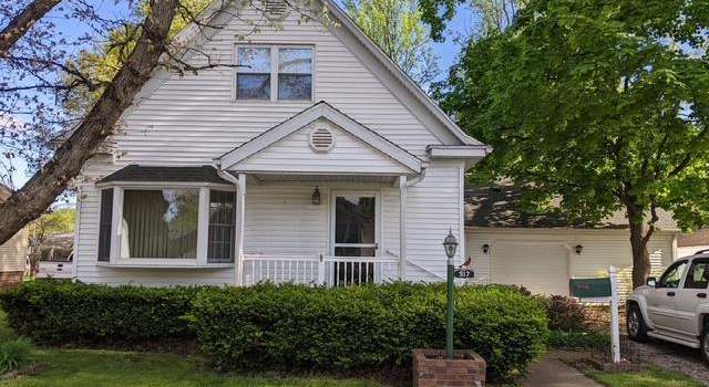 Photo of 917 E Esther St, Taylorville, IL 62568