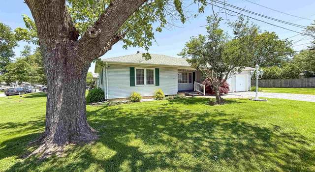Photo of 322 Oak St, Flora, IL 62839
