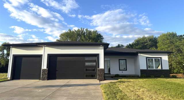 Photo of 323 Linda Ln, Bettendorf, IA 52722