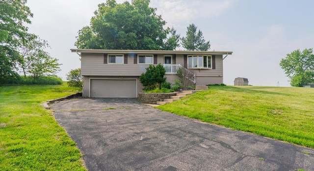 Photo of 2313 Bay Colony Dr, Pekin, IL 61554