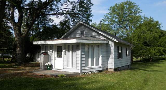 Photo of 104 Henderson Rd, Knoxville, IL 61448