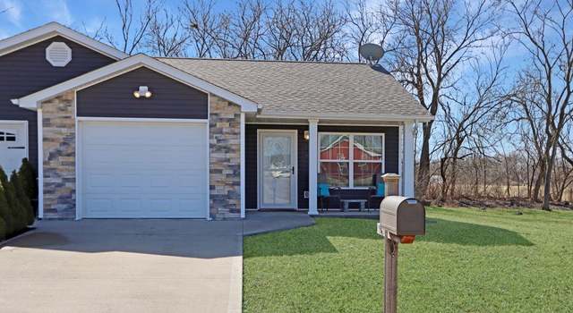 Photo of 204 Field Dr #204, Bowling Green, MO 63334
