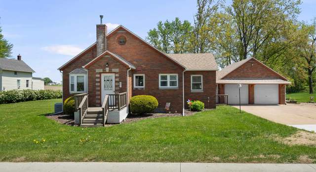 Photo of 231 N 1st St, Long Grove, IA 52756