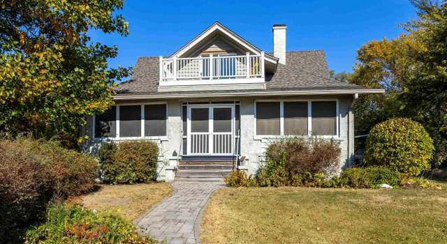 Photo of 635 21st St, Bettendorf, IA 52722-5003