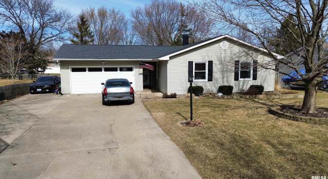 Photo of 301 S Park View Dr, Eldridge, IA 52748