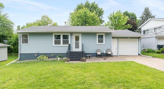 Photo of 306 Myra Pl, Clinton, IA 52732
