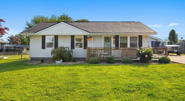 Photo of 203 S Meadowview Ln, Washington, IL 61571