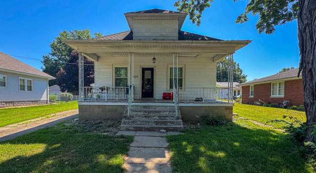 Photo of 309 S Monroe St, Mackinaw, IL 61755