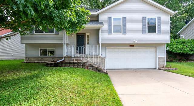 Photo of 5809 Hillandale Rd, Davenport, IA 52806