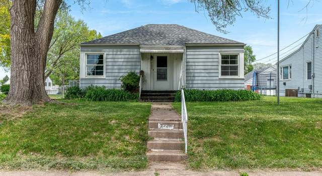 Photo of 2238 W Lombard St, Davenport, IA 52804