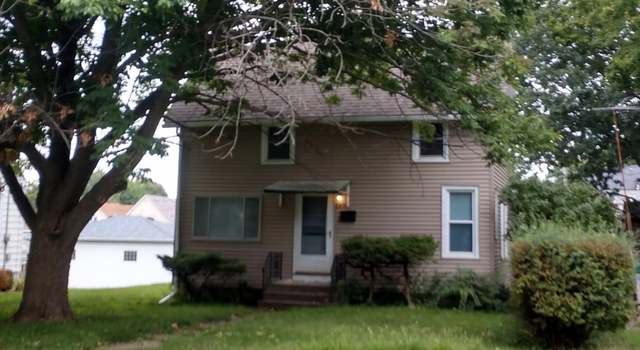 Photo of 442 41st St, Moline, IL 61265
