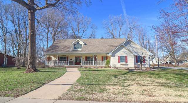 Photo of 636 E 2nd South St, Carlinville, IL 62626