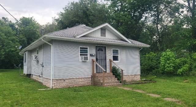 Photo of 301 N Stotlar St, Benton, IL 62812