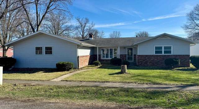Photo of 101 S Elm St, Stonington, IL 62567