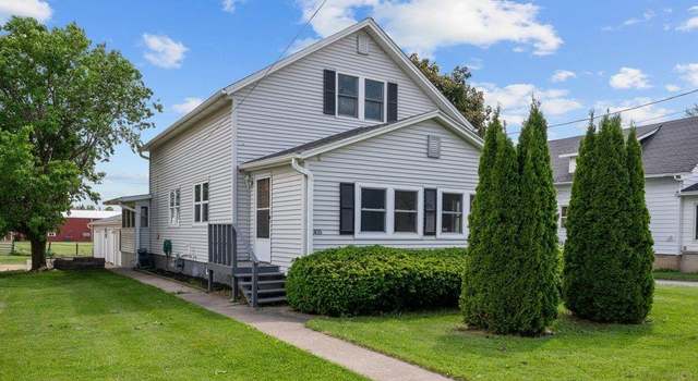 Photo of 305 4th Ave, Low Moor, IA 52757