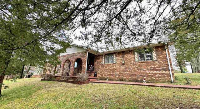 Photo of 1807 E Saint Louis St, West Frankfort, IL 62896