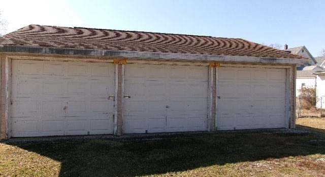 Photo of 837 E Chestnut St, Canton, IL 61520