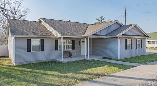 Photo of 402 S Maple St, Carterville, IL 62918