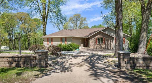 Photo of 25996 Valley Dr, Bettendorf, IA 52722