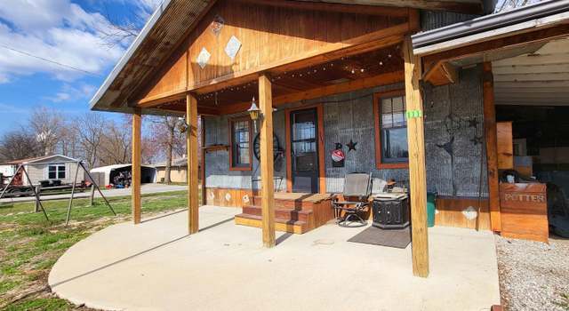 Photo of 111 S Walnut St, Farina, IL 62838