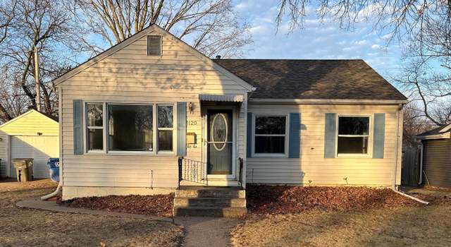 Photo of 1120 15th St, Bettendorf, IA 52722