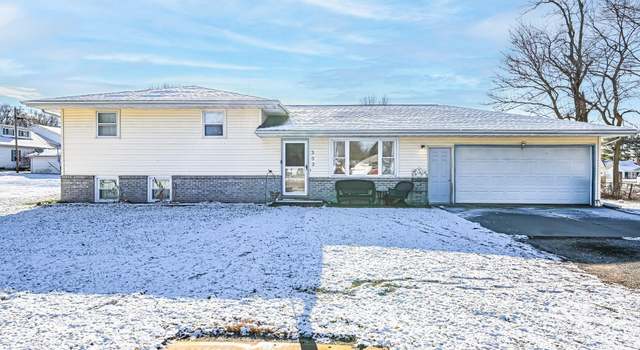 Photo of 302 W Tazewell St, Spring Bay, IL 61611