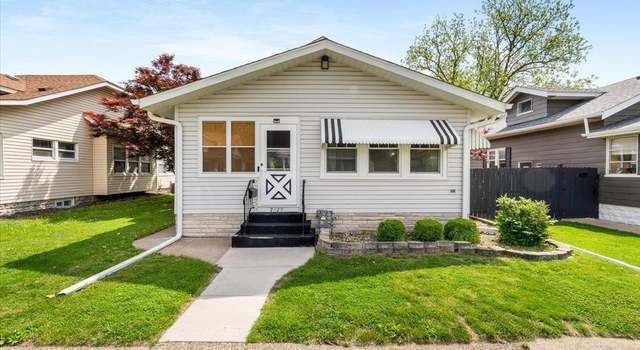Photo of 2320 6th St, Moline, IL 61265