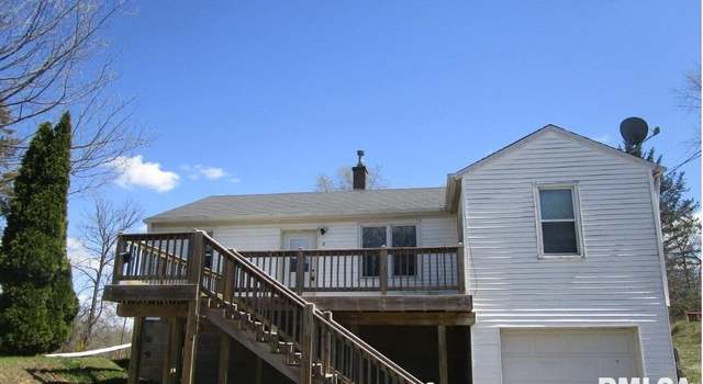 Photo of 2 Blue Grass Ct, Davenport, IA 52802