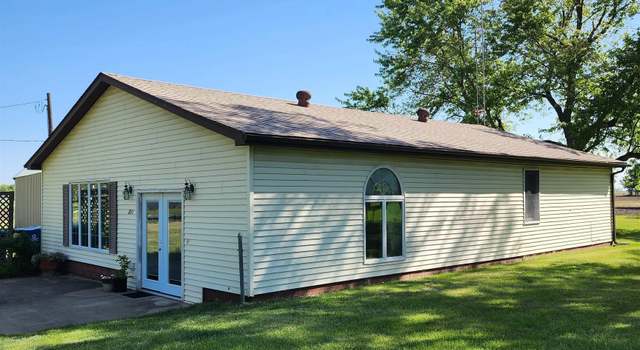 Photo of 200 N 1st St, Mechanicsburg, IL 62545