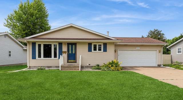 Photo of 1031 15th Pl, Camanche, IA 52730