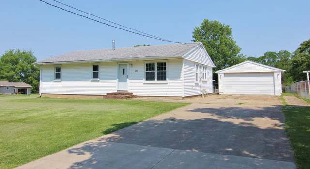 Photo of 369 N Elmwood Rd, Farmington, IL 61531